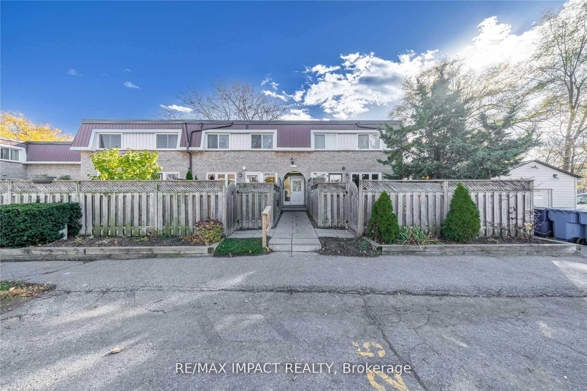 Photo 2 of Unit 28, 33 Taunton Road, Oshawa, Centennial — HOMEH