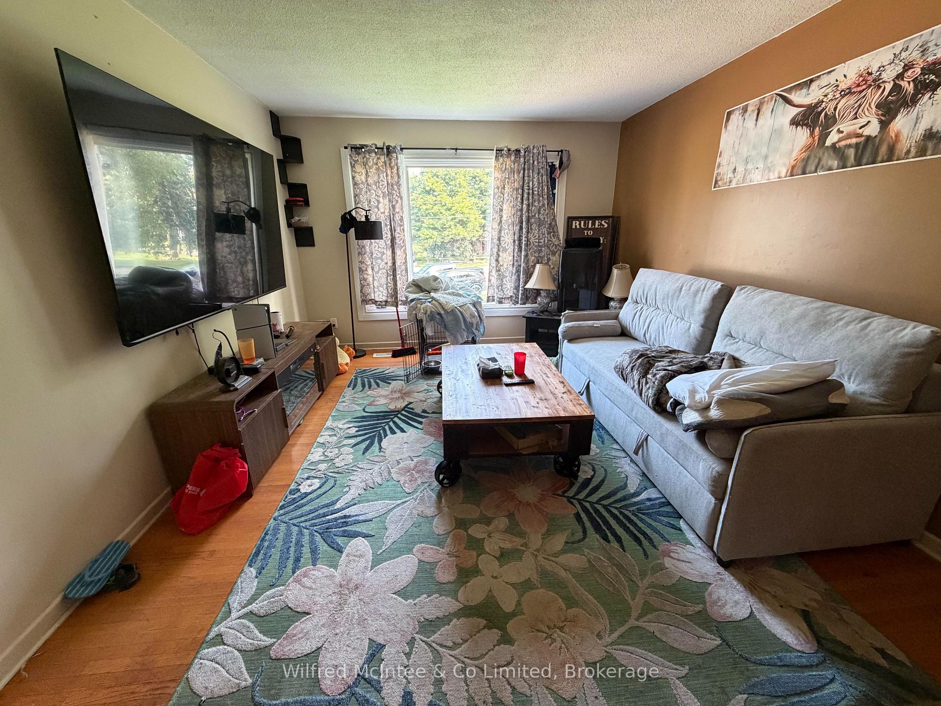 Photo 5 of 2 Parkview Court, Brockton — HOMEH