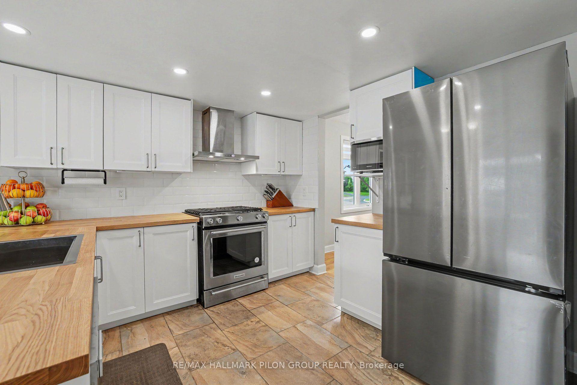 Photo 5 of 1689 Champneuf Drive, Ottawa, Chateauneuf — HOMEH