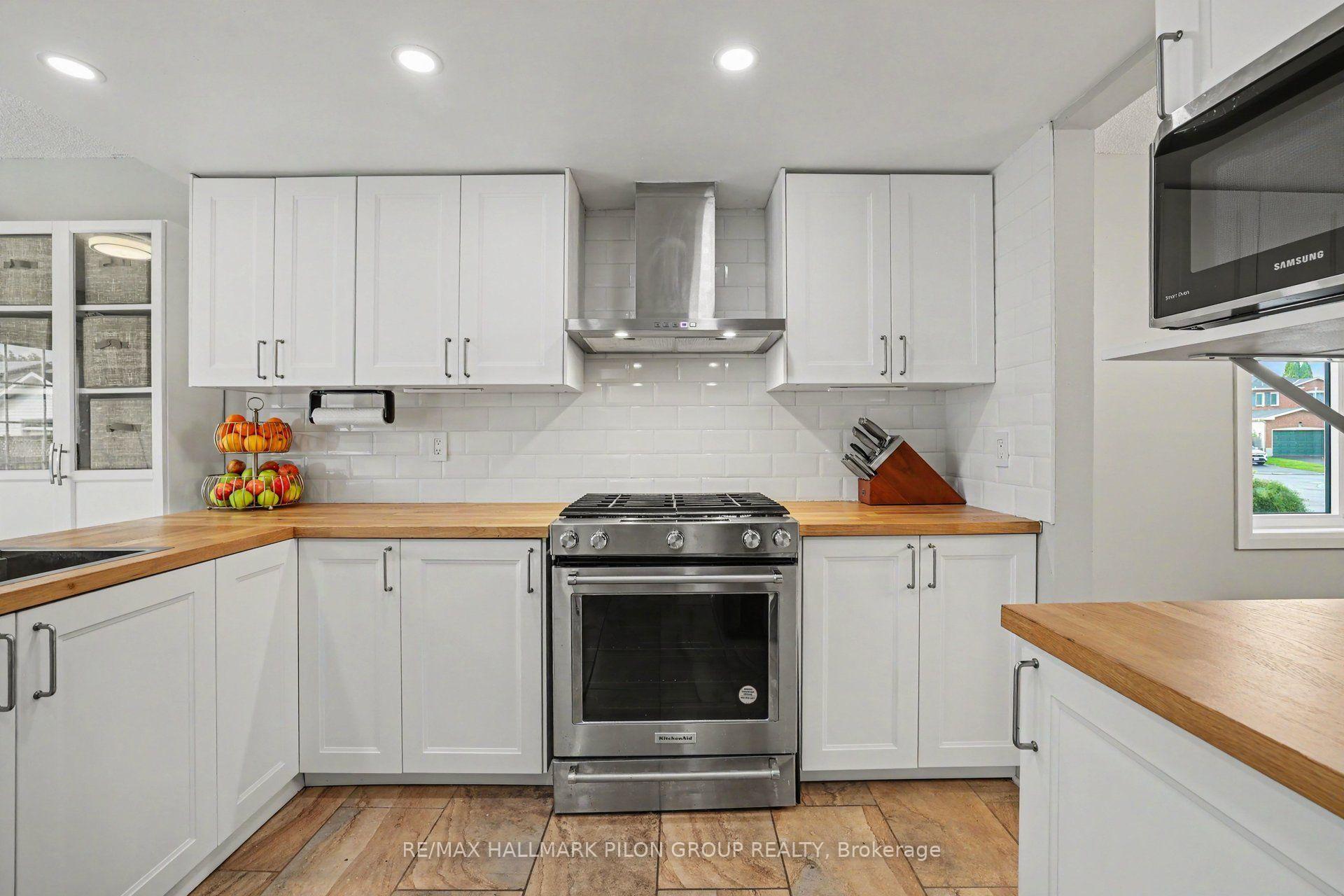 Photo 6 of 1689 Champneuf Drive, Ottawa, Chateauneuf — HOMEH