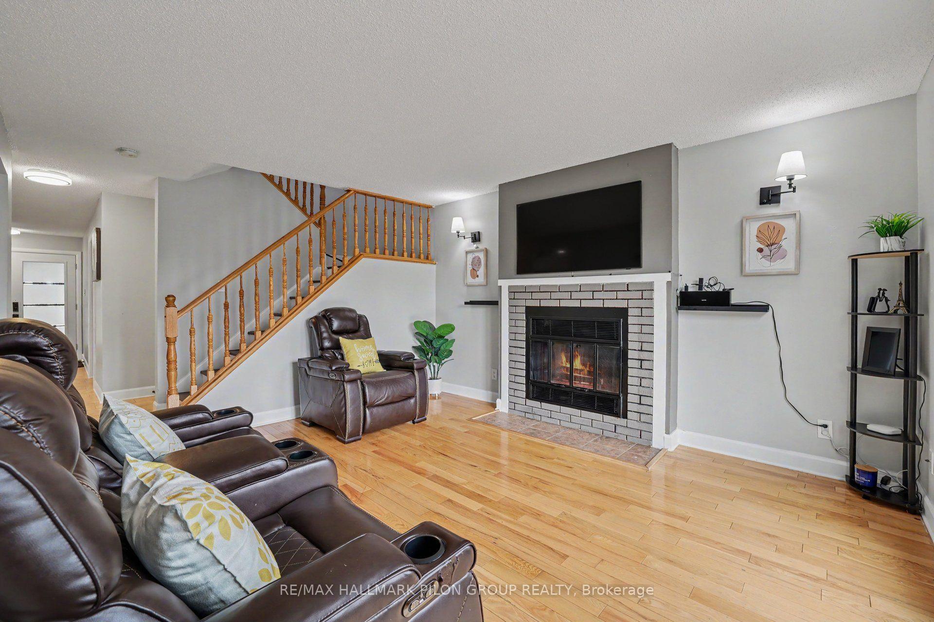 Photo 9 of 1689 Champneuf Drive, Ottawa, Chateauneuf — HOMEH