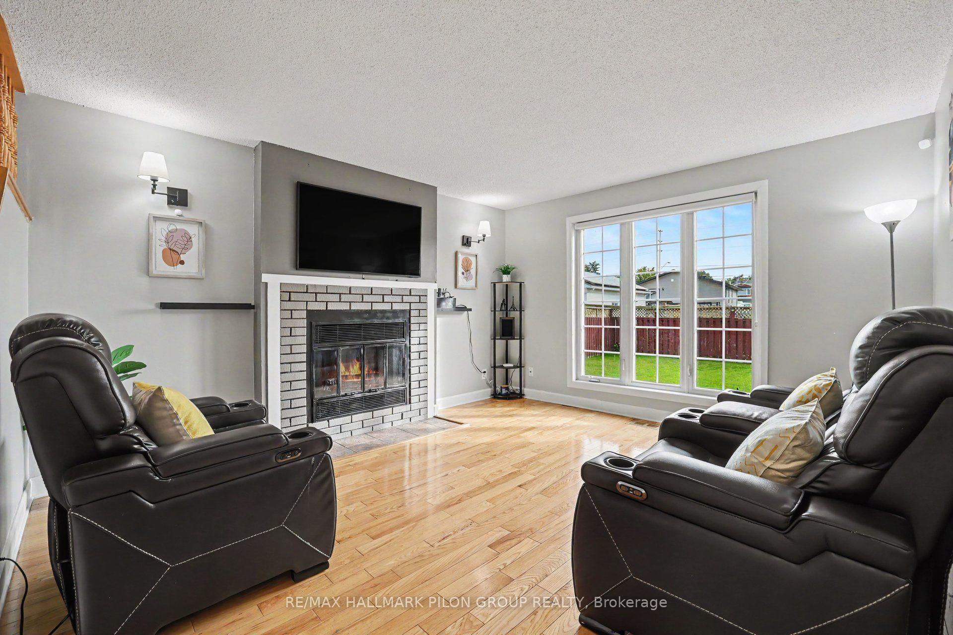 Photo 10 of 1689 Champneuf Drive, Ottawa, Chateauneuf — HOMEH