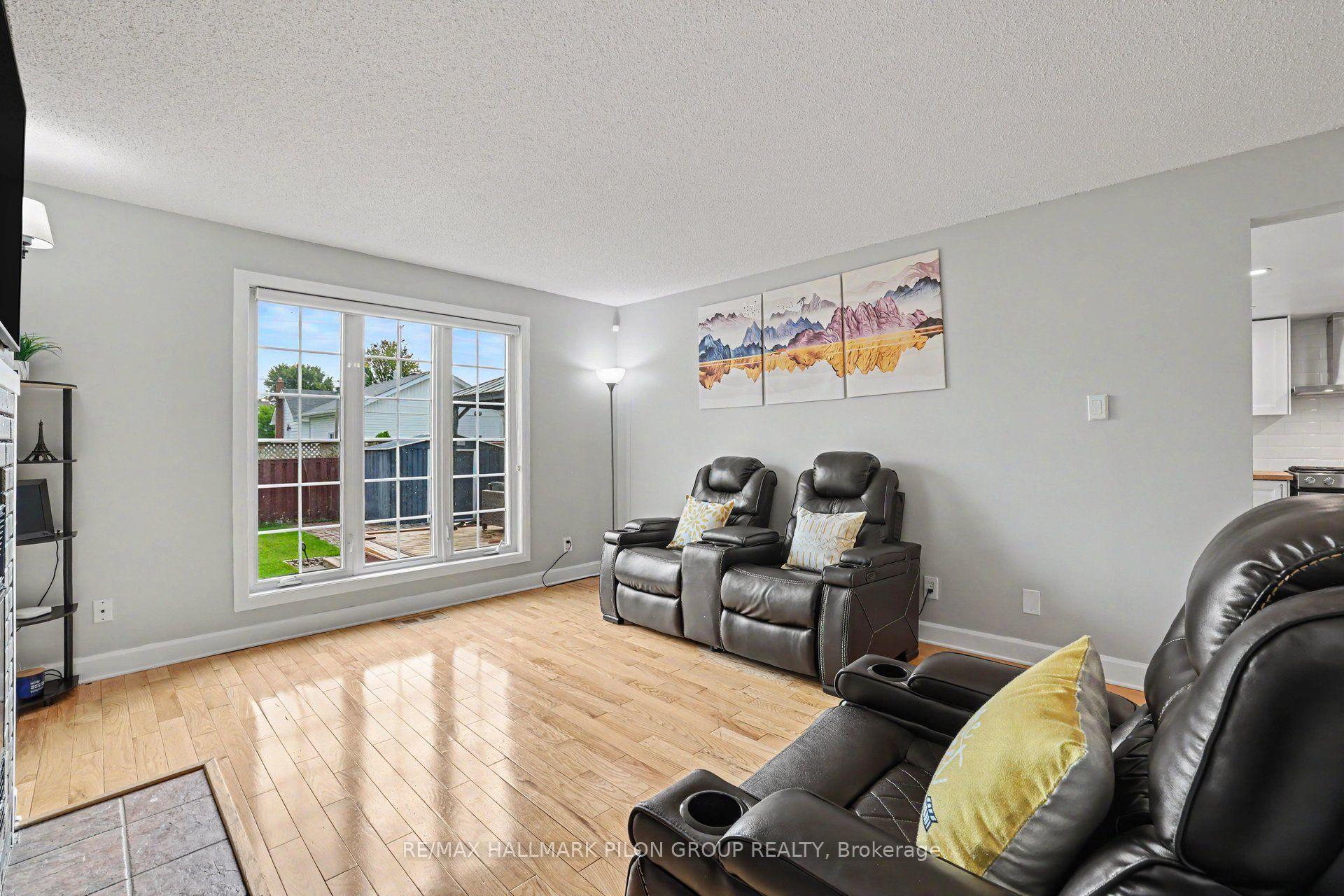 Photo 11 of 1689 Champneuf Drive, Ottawa, Chateauneuf — HOMEH