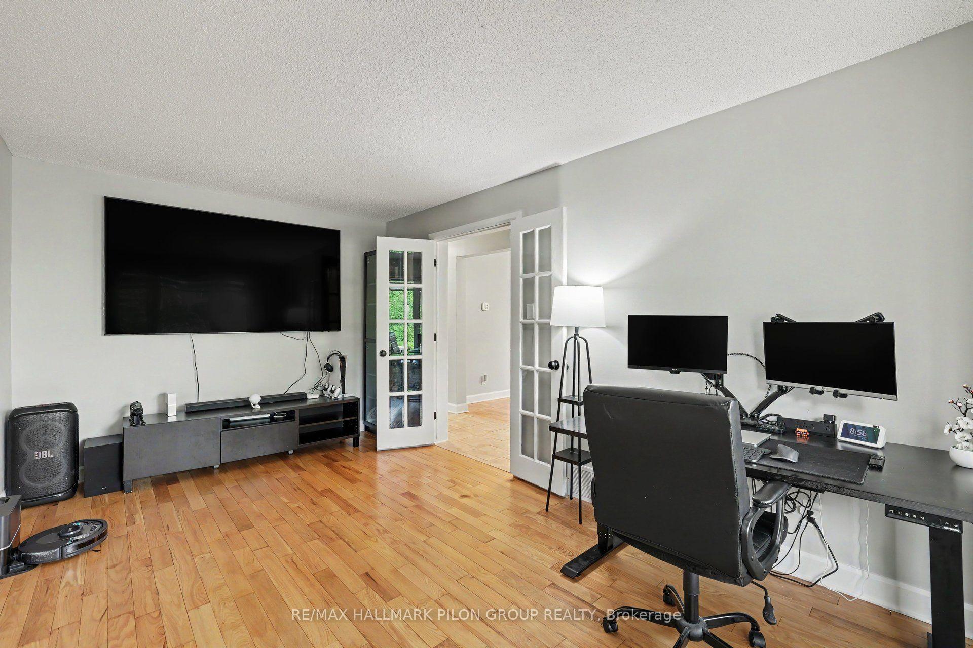 Photo 15 of 1689 Champneuf Drive, Ottawa, Chateauneuf — HOMEH