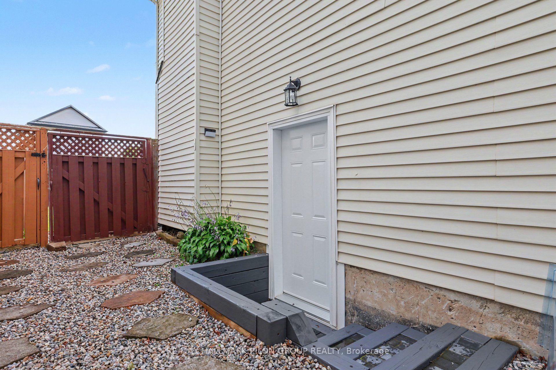 Photo 25 of 1689 Champneuf Drive, Ottawa, Chateauneuf — HOMEH