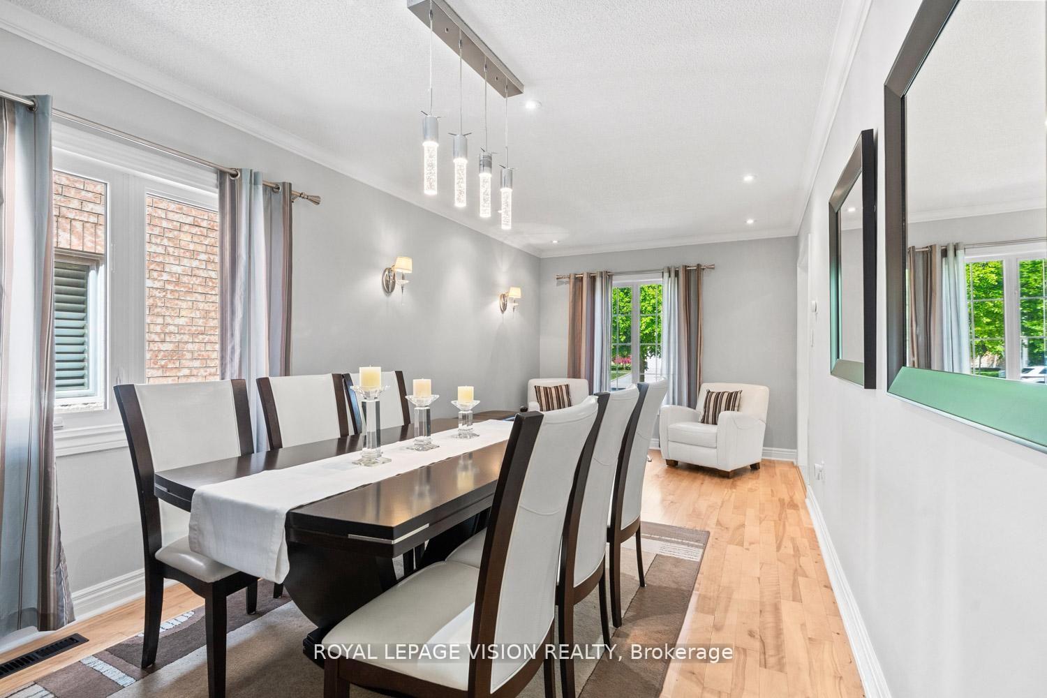 Photo 4 of 91 Princeton Gate, Vaughan, Maple — HOMEH