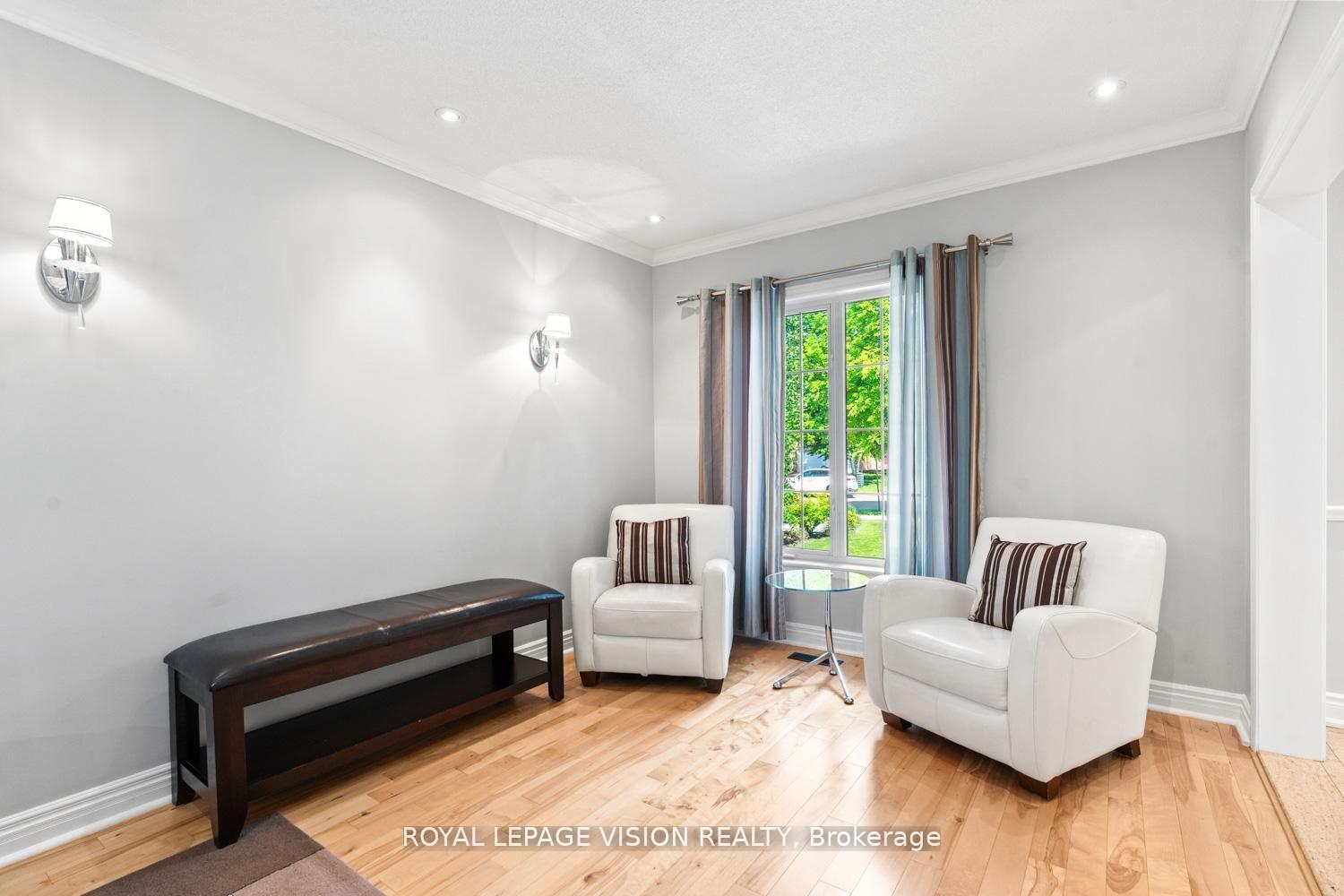 Photo 6 of 91 Princeton Gate, Vaughan, Maple — HOMEH