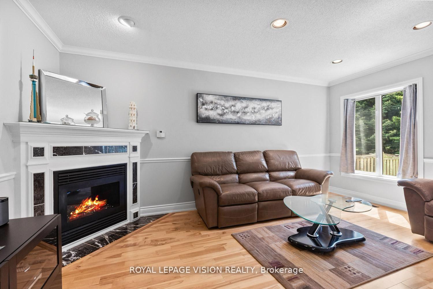 Photo 7 of 91 Princeton Gate, Vaughan, Maple — HOMEH