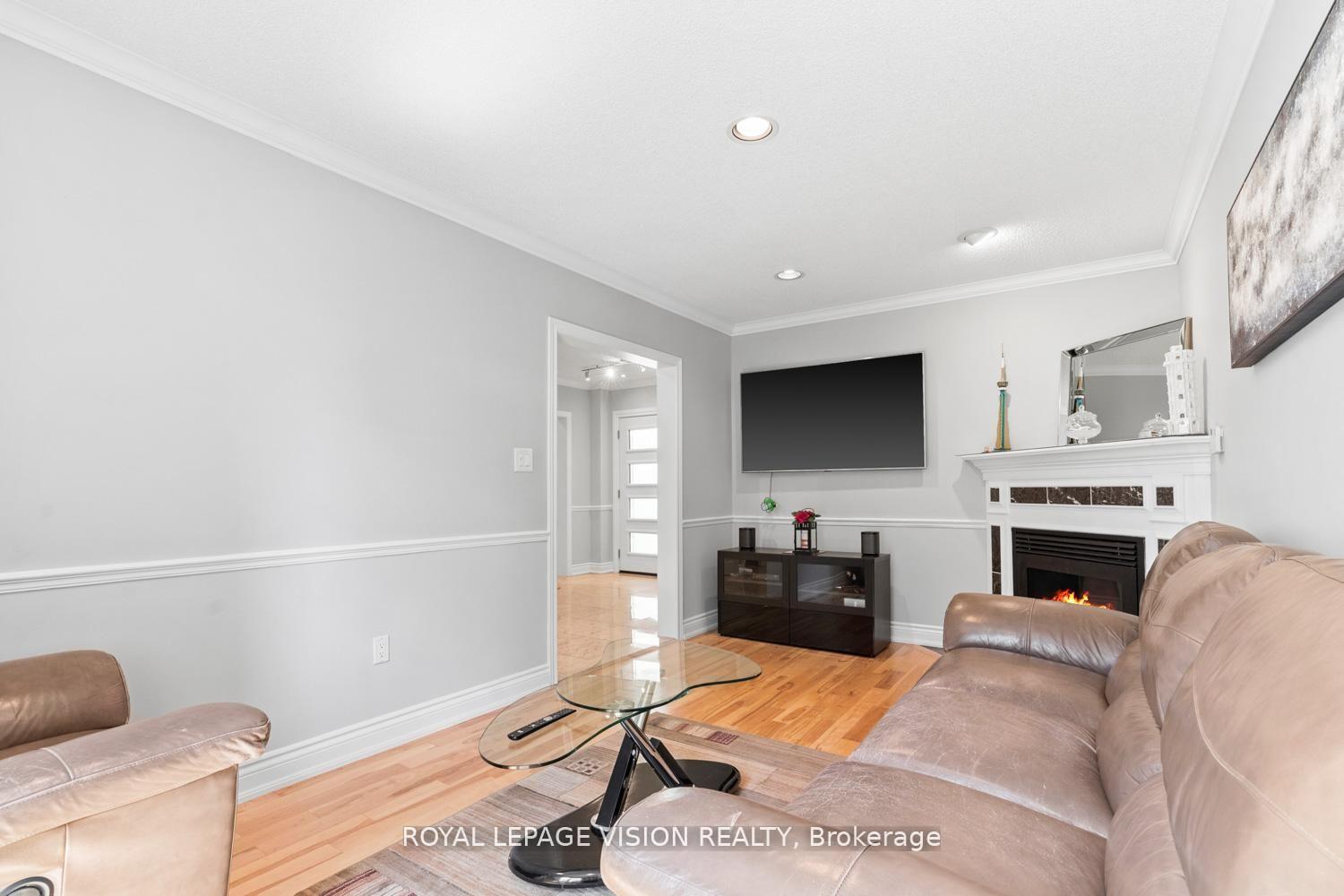 Photo 8 of 91 Princeton Gate, Vaughan, Maple — HOMEH