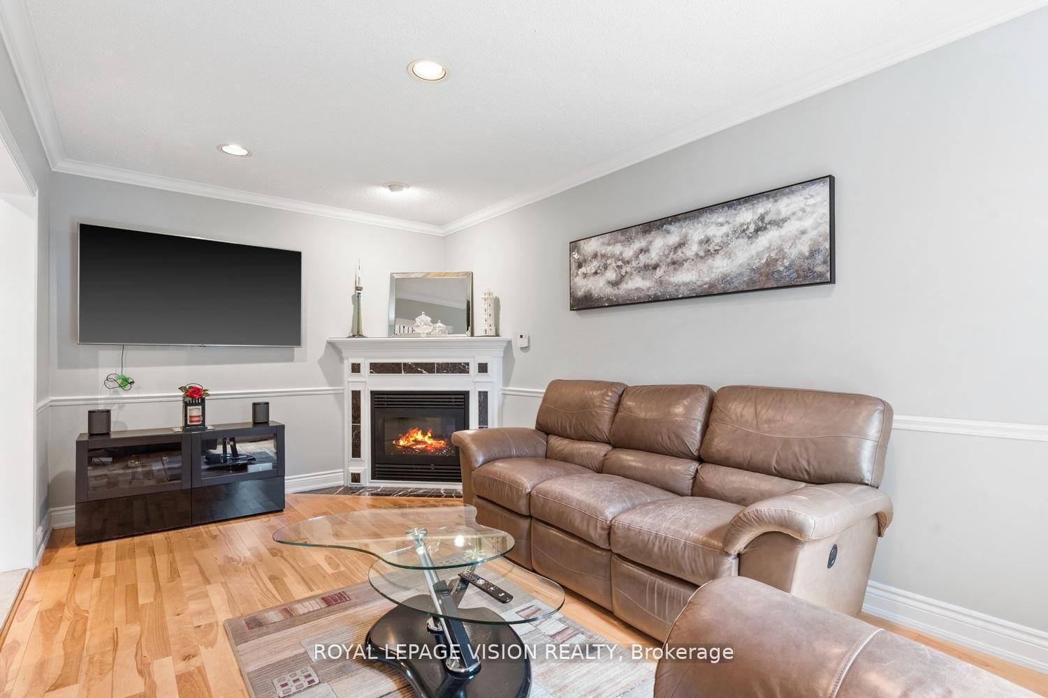Photo 9 of 91 Princeton Gate, Vaughan, Maple — HOMEH