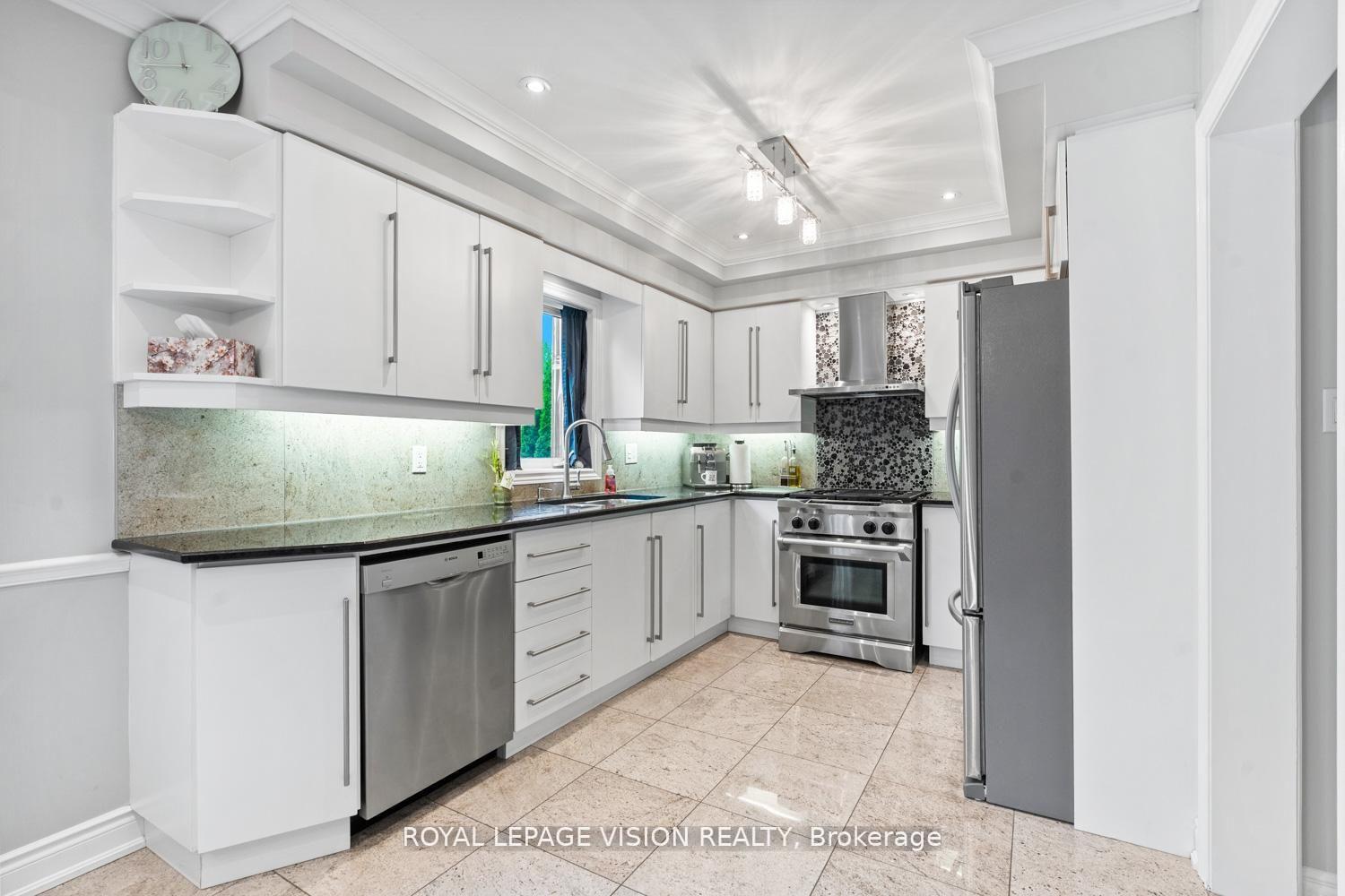 Photo 10 of 91 Princeton Gate, Vaughan, Maple — HOMEH