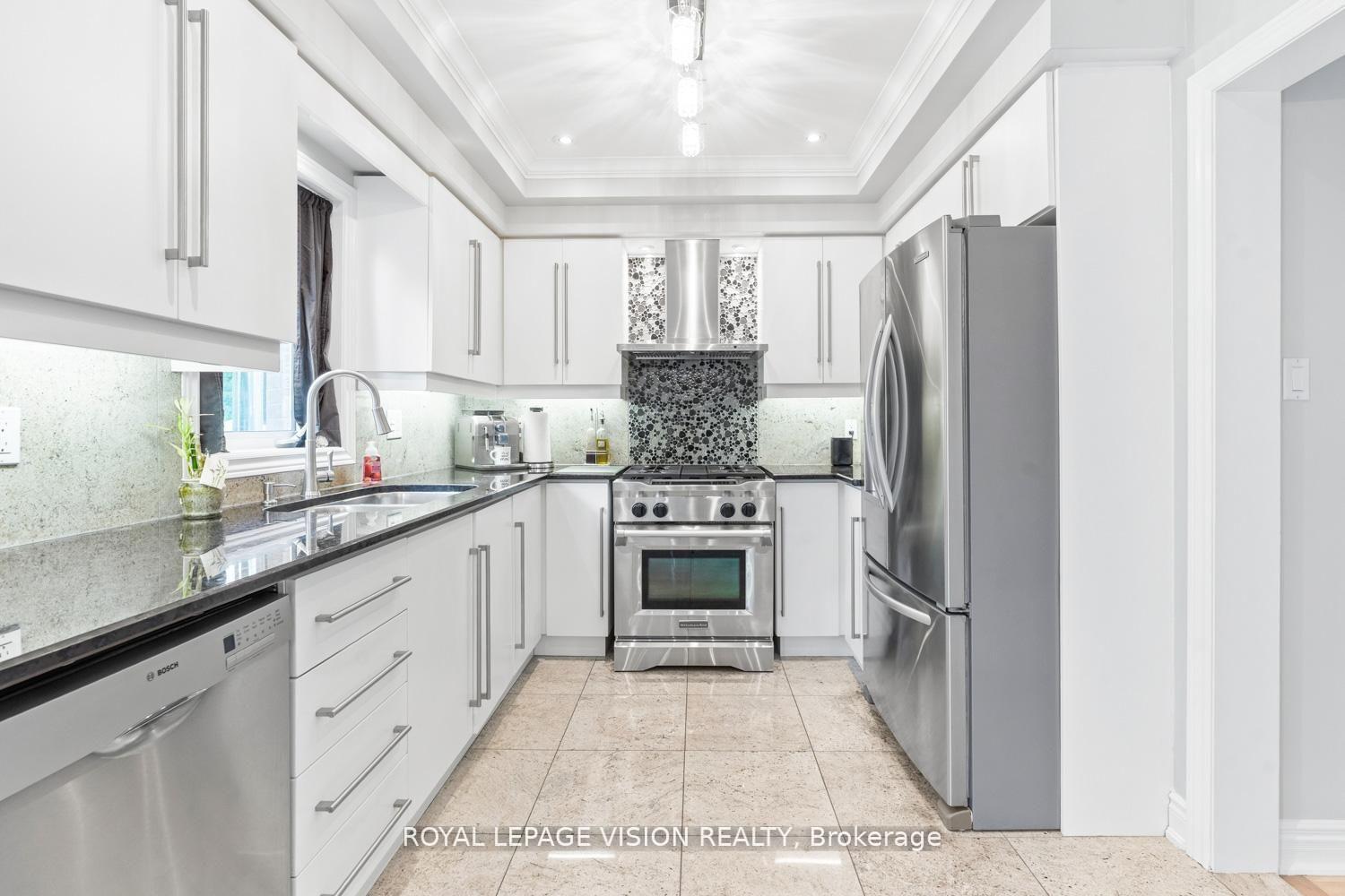 Photo 12 of 91 Princeton Gate, Vaughan, Maple — HOMEH