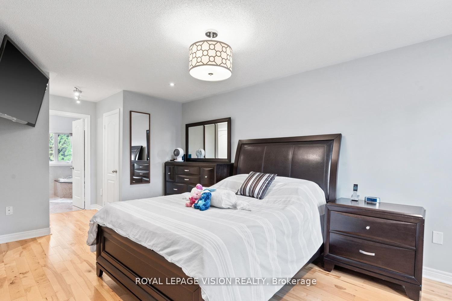 Photo 17 of 91 Princeton Gate, Vaughan, Maple — HOMEH