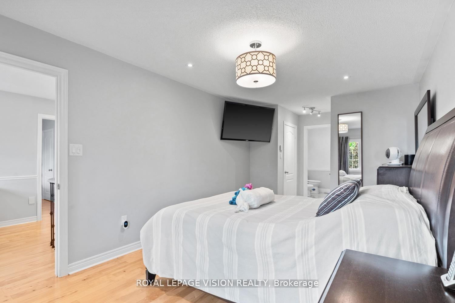 Photo 18 of 91 Princeton Gate, Vaughan, Maple — HOMEH