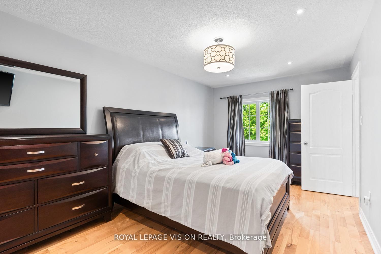Photo 19 of 91 Princeton Gate, Vaughan, Maple — HOMEH