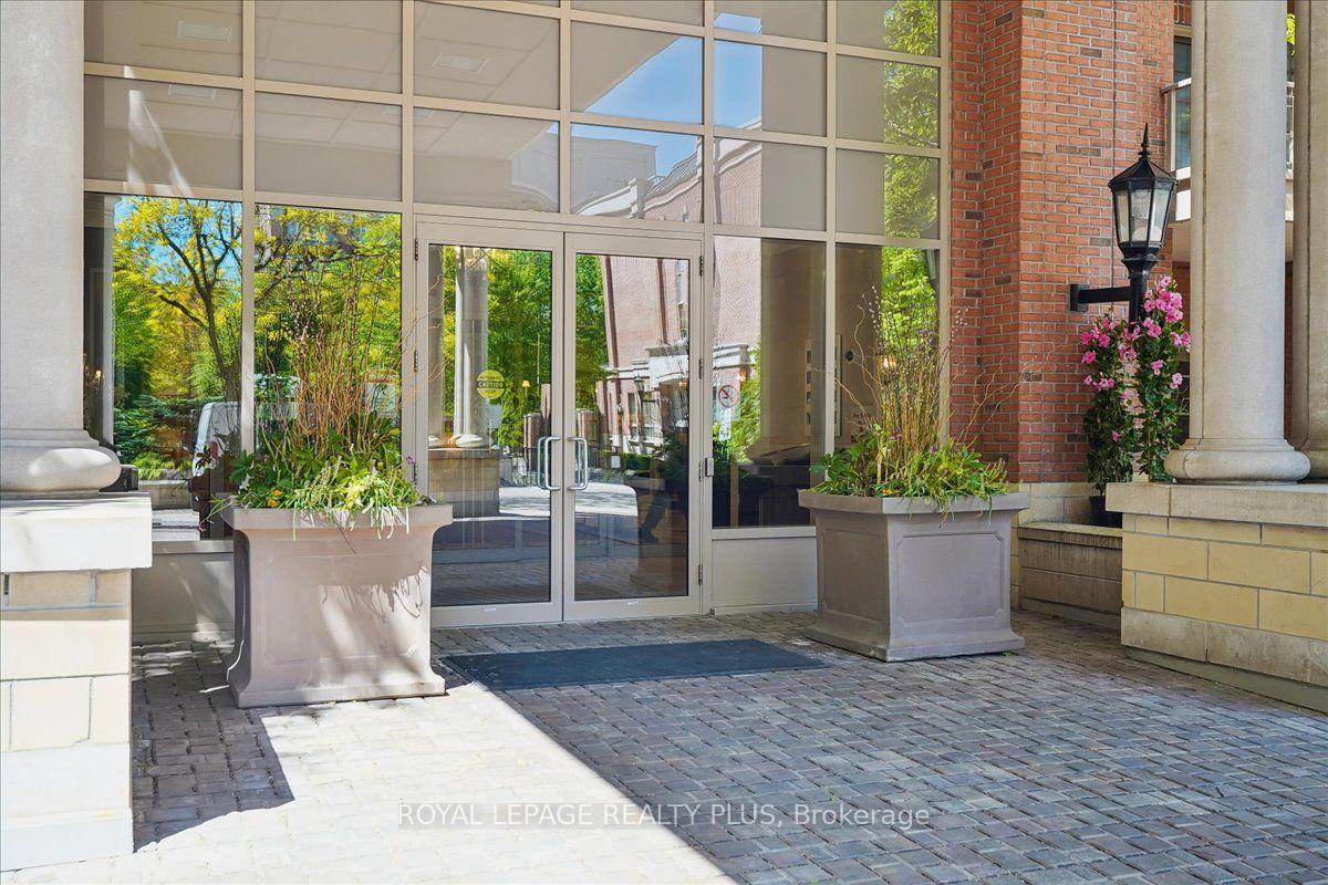 Photo 4 of Unit 204, 20 Burkebrook Place, North York, Bridle Path-Sunnybrook-York Mills — HOMEH