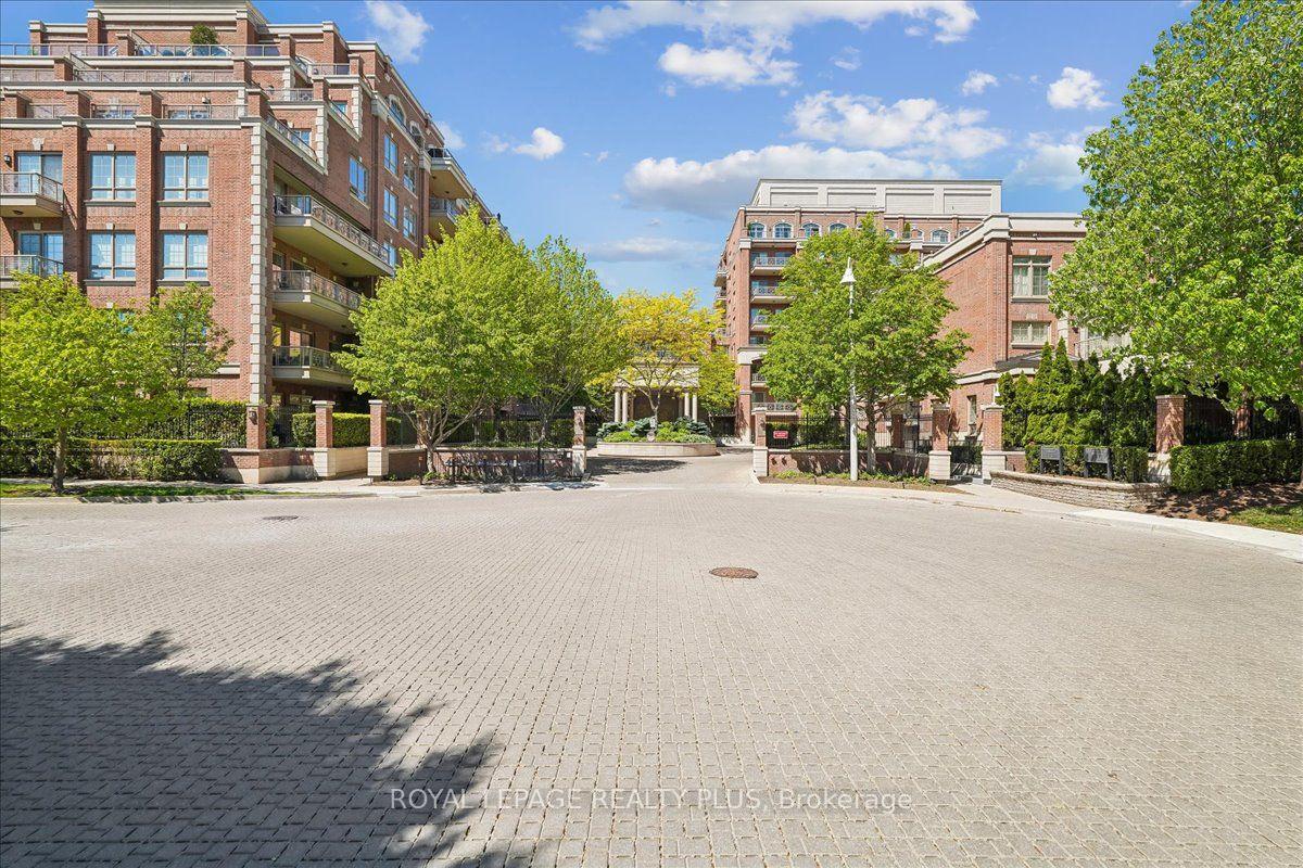 Photo 5 of Unit 204, 20 Burkebrook Place, North York, Bridle Path-Sunnybrook-York Mills — HOMEH