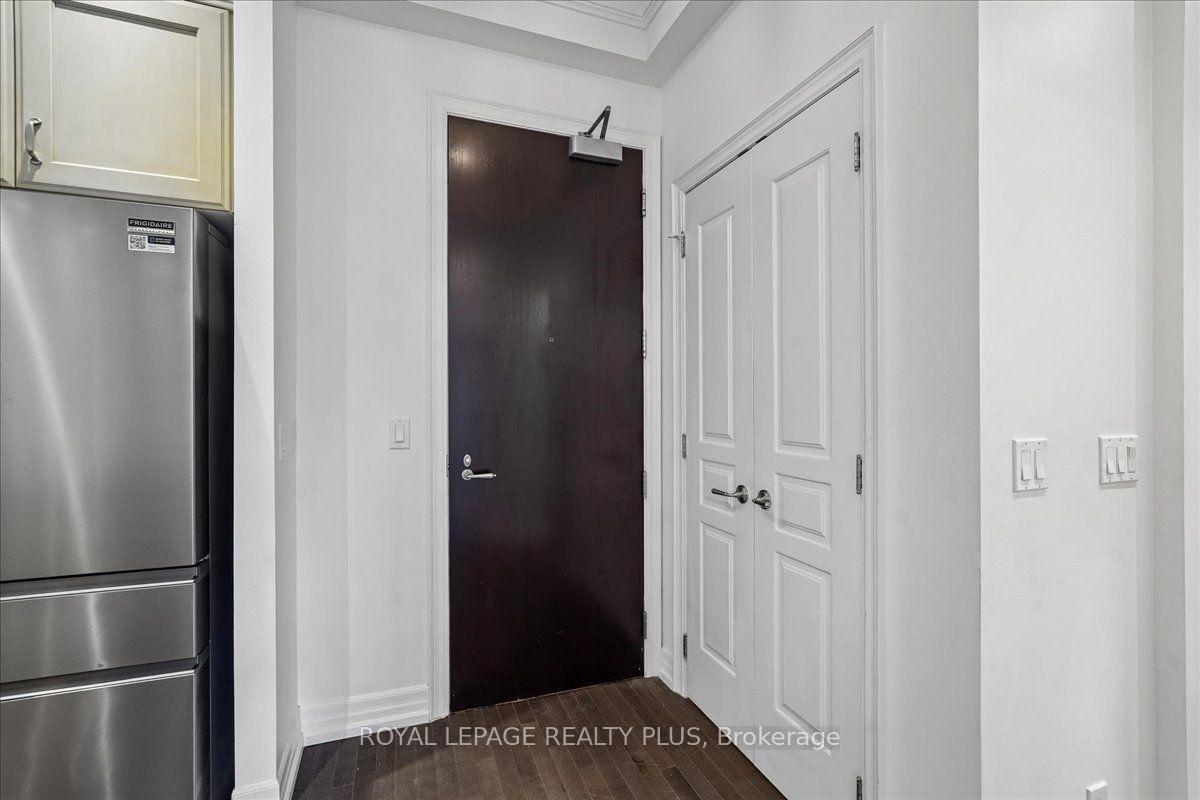 Photo 6 of Unit 204, 20 Burkebrook Place, North York, Bridle Path-Sunnybrook-York Mills — HOMEH