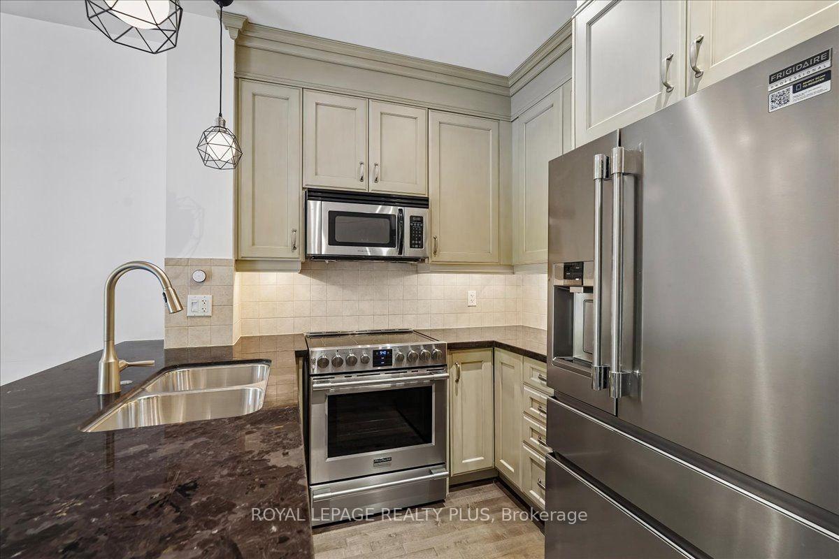 Photo 8 of Unit 204, 20 Burkebrook Place, North York, Bridle Path-Sunnybrook-York Mills — HOMEH