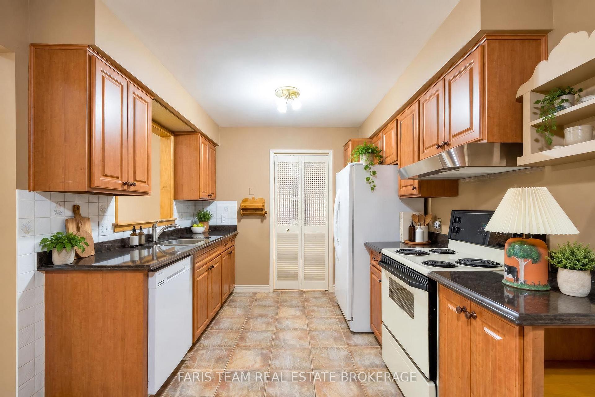 Photo 16 of 51 Davies Crescent, Barrie, Grove East — HOMEH