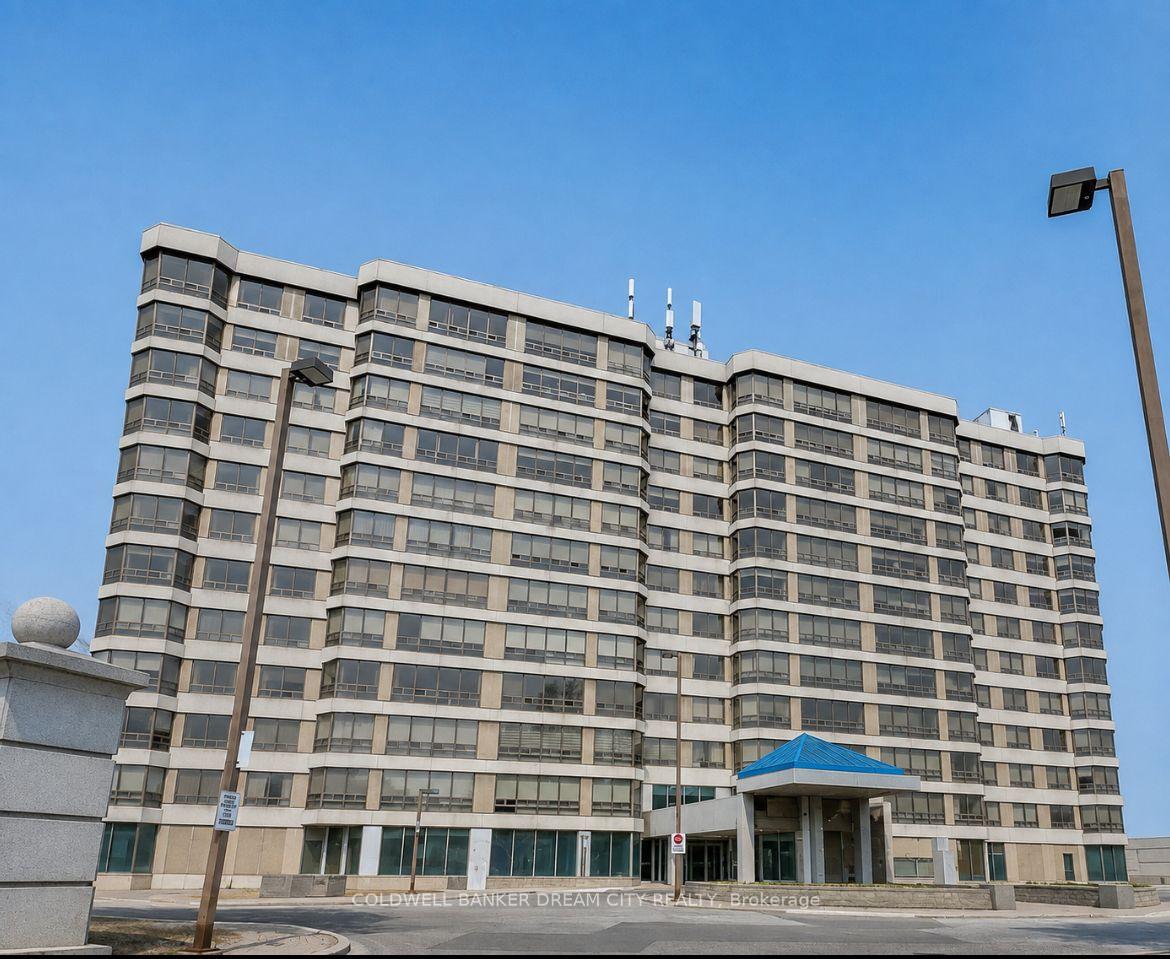 Front of Unit 809, 310 Mill Street S