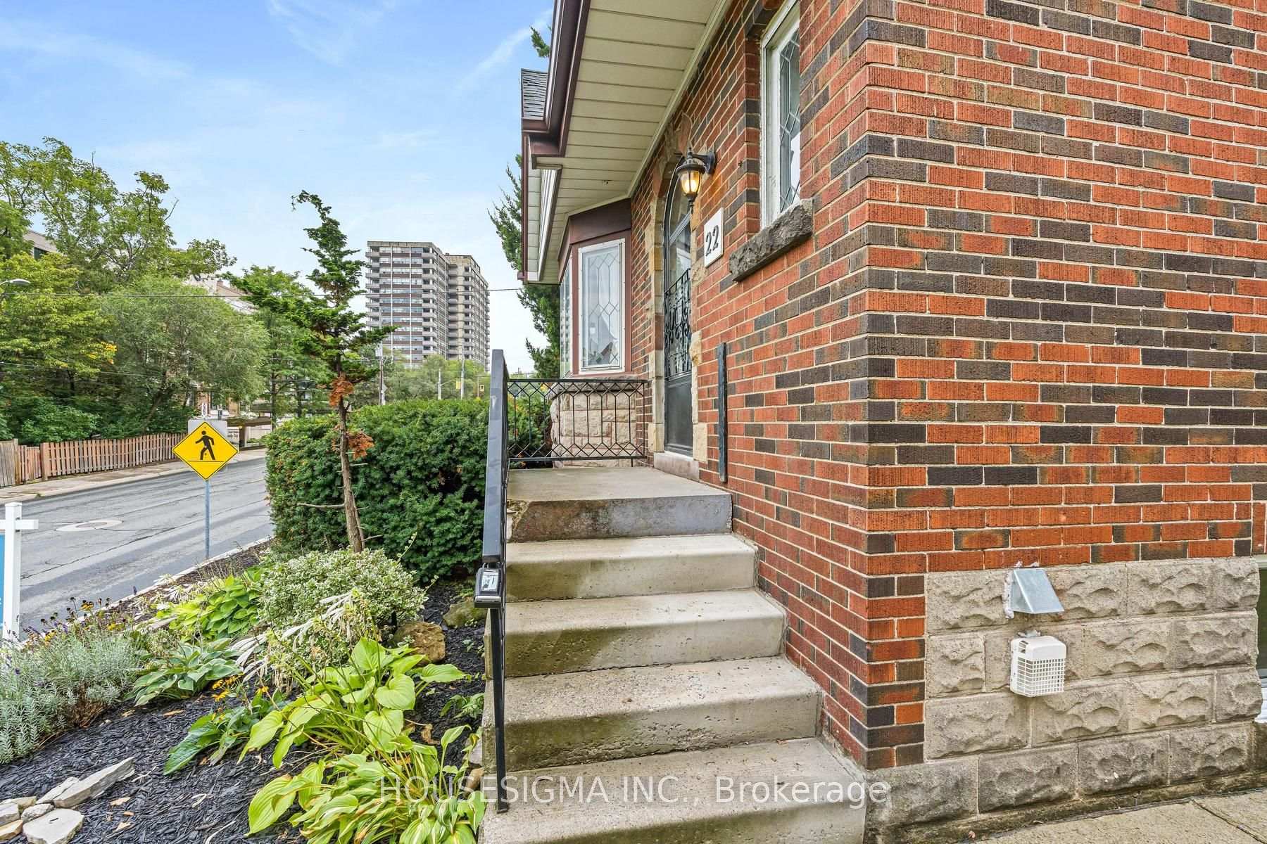 Photo 9 of 22 Arkledun Avenue, Hamilton, Corktown — HOMEH