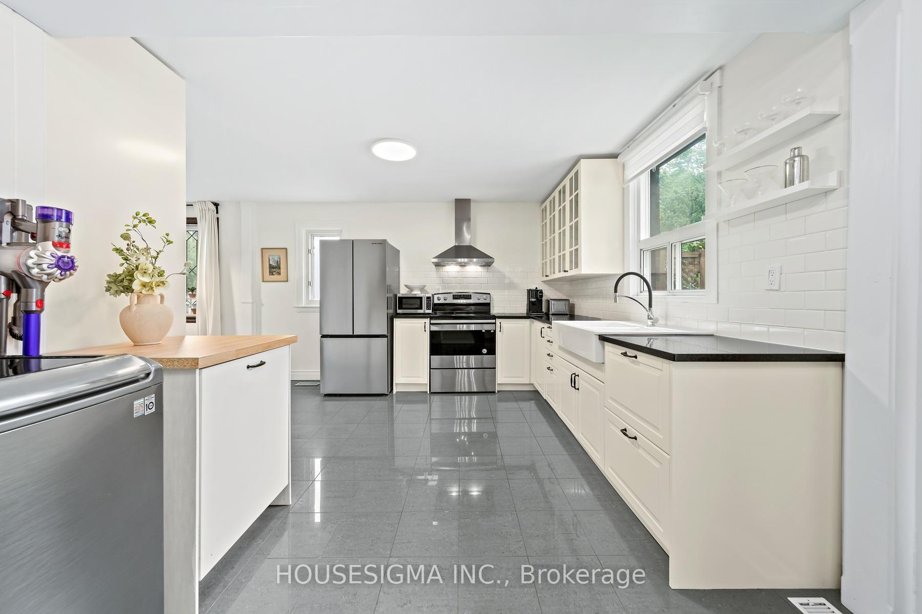 Photo 19 of 22 Arkledun Avenue, Hamilton, Corktown — HOMEH
