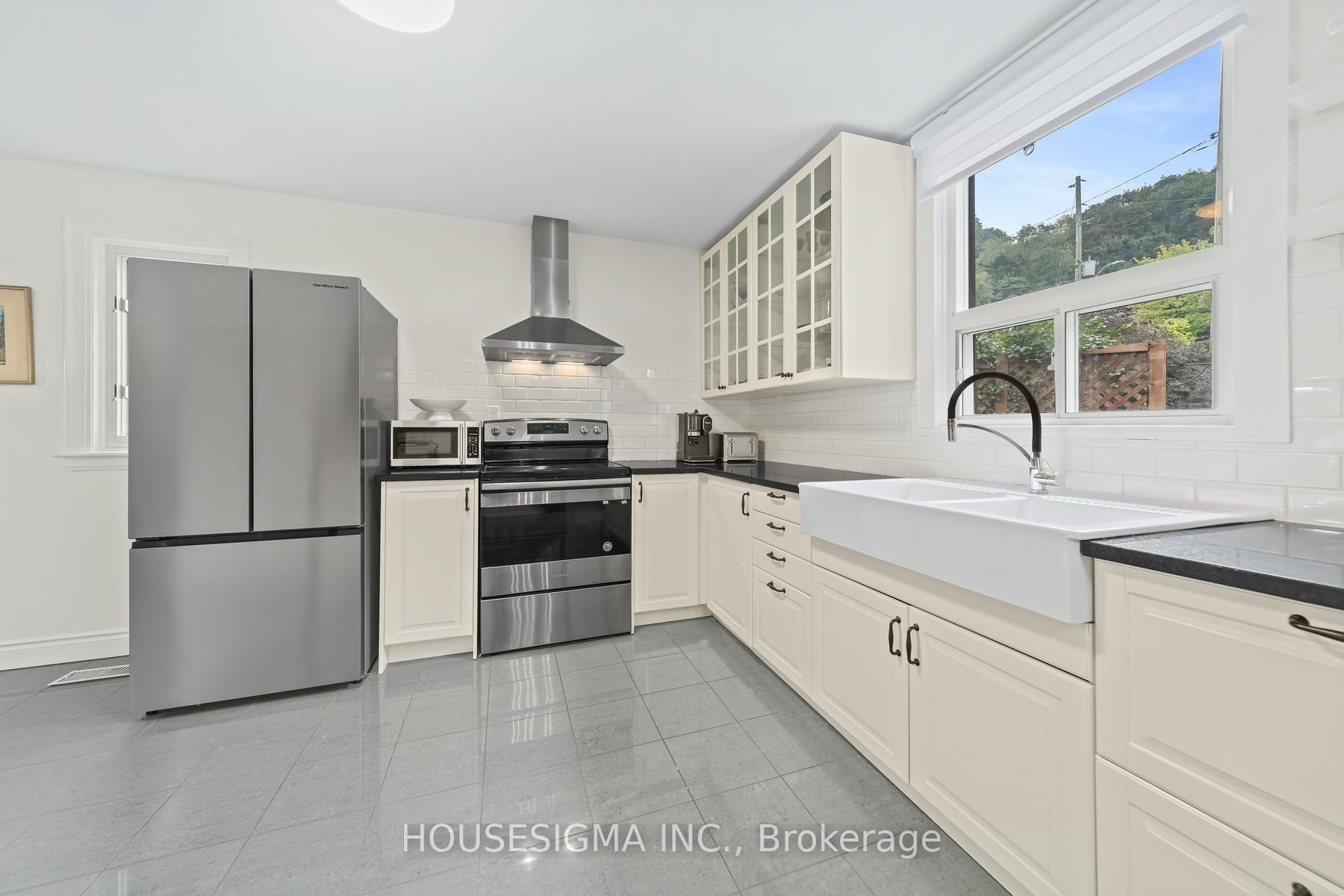 Photo 20 of 22 Arkledun Avenue, Hamilton, Corktown — HOMEH