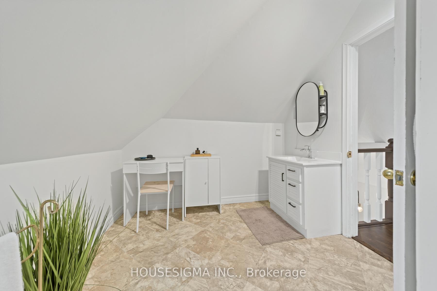 Photo 33 of 22 Arkledun Avenue, Hamilton, Corktown — HOMEH
