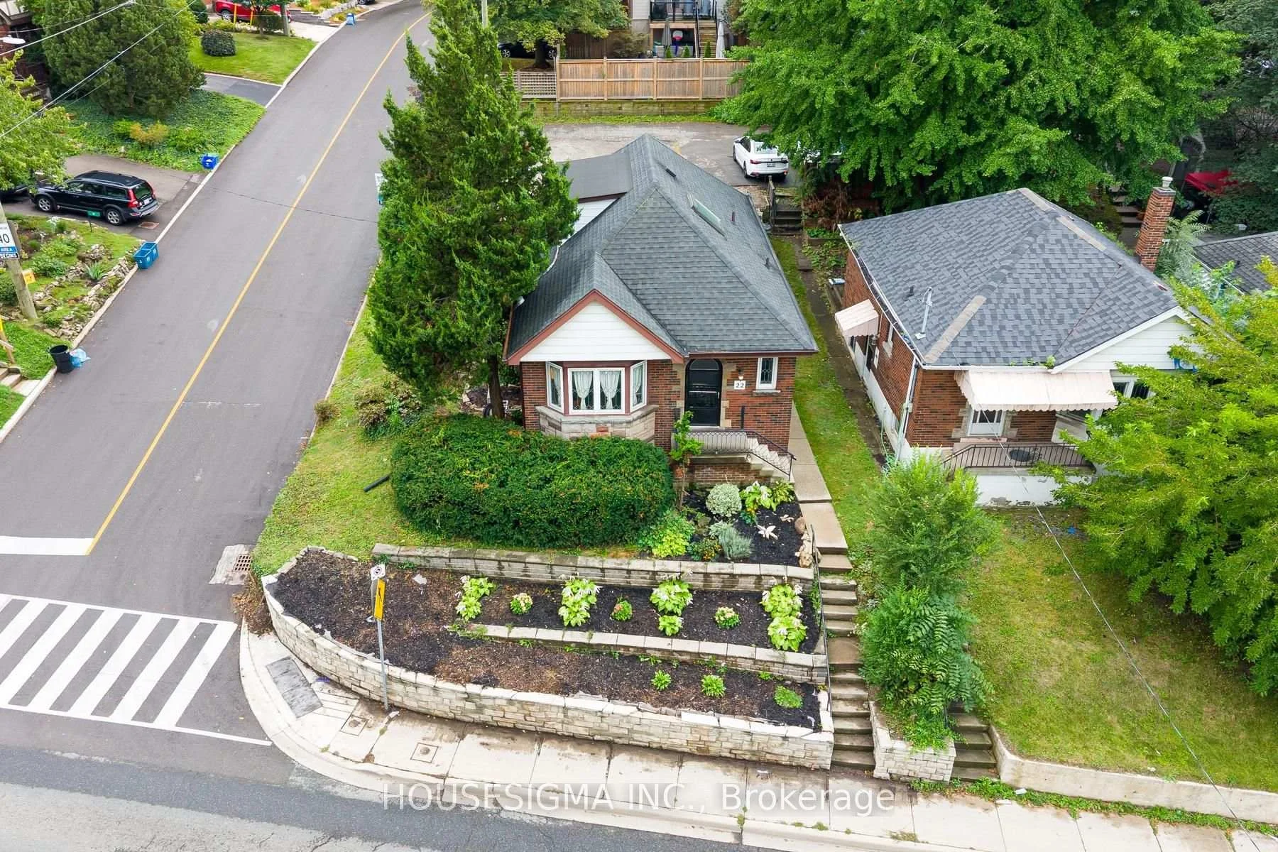 Photo 8 of 22 Arkledun Avenue, Hamilton, Corktown — HOMEH