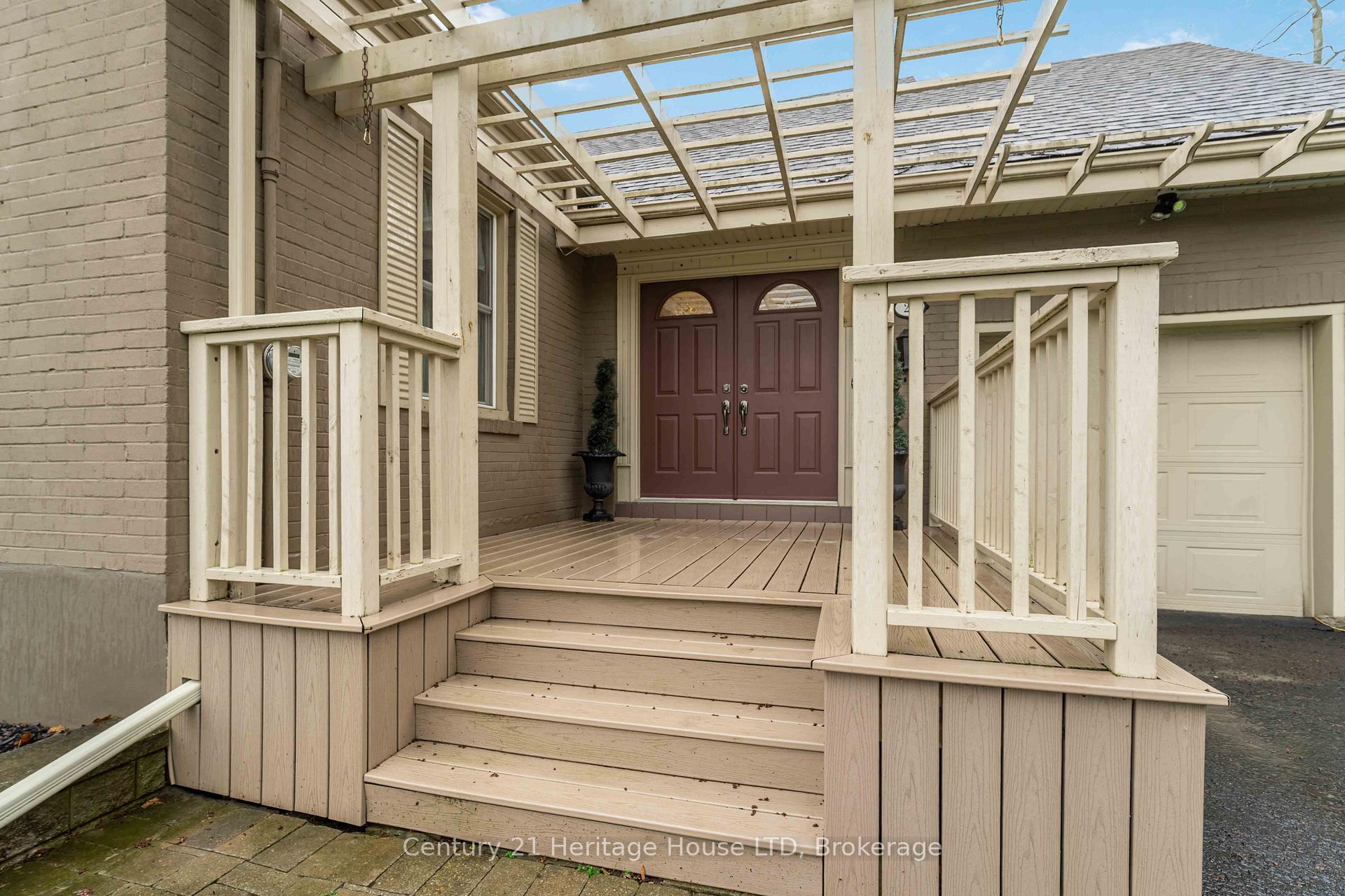 Photo 2 of 25 Glenview Avenue, Welland, Prince Charles — HOMEH