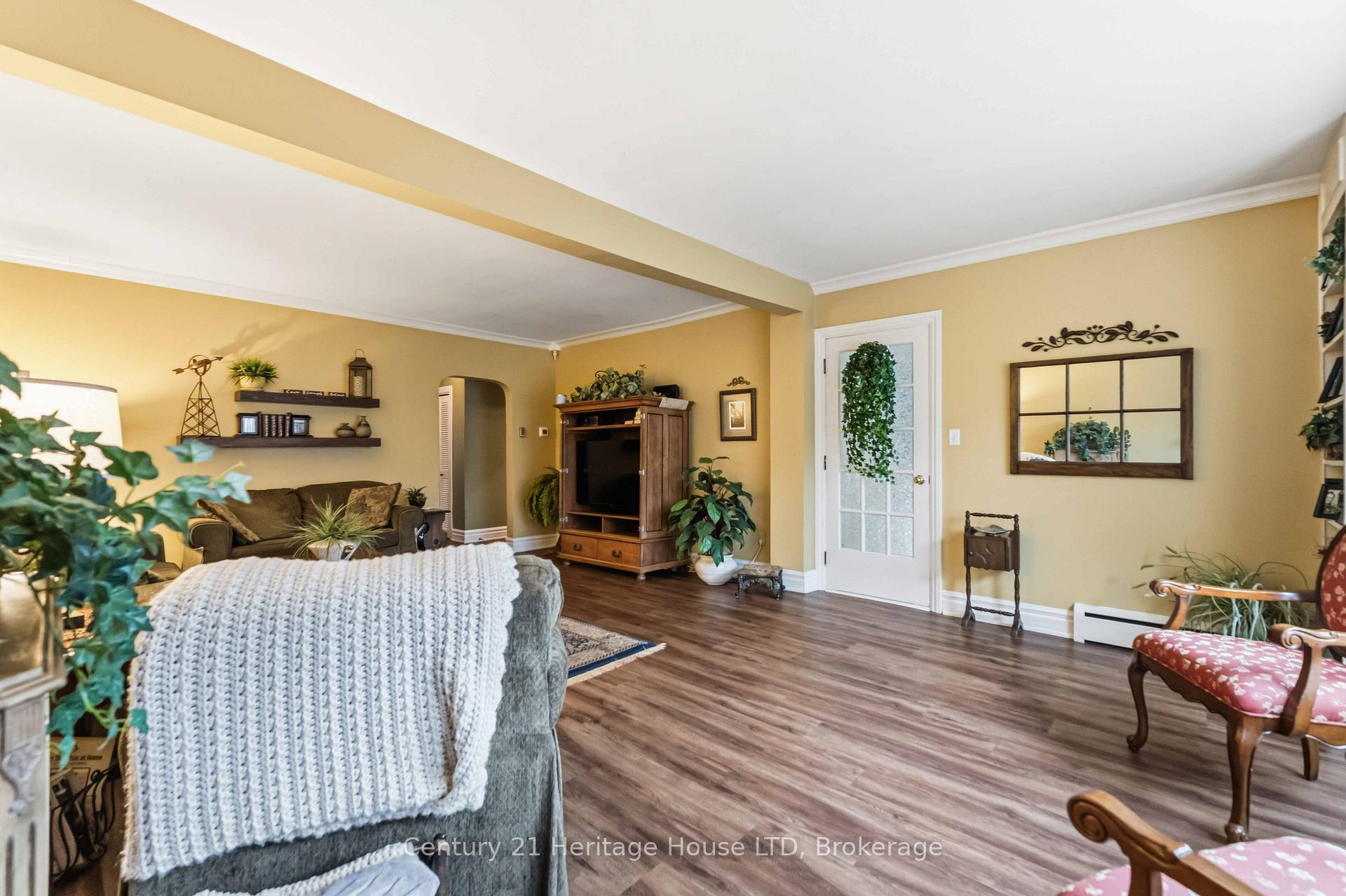 Photo 8 of 25 Glenview Avenue, Welland, Prince Charles — HOMEH
