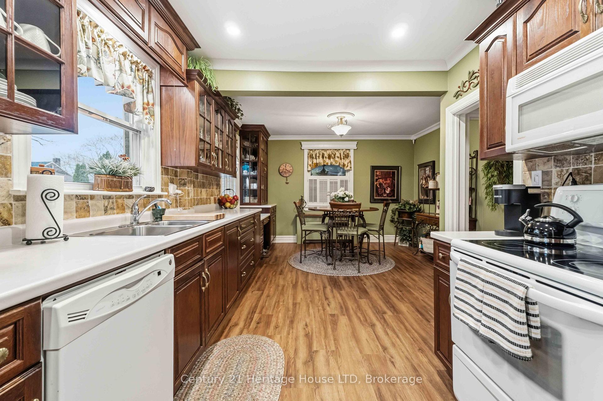 Photo 10 of 25 Glenview Avenue, Welland, Prince Charles — HOMEH