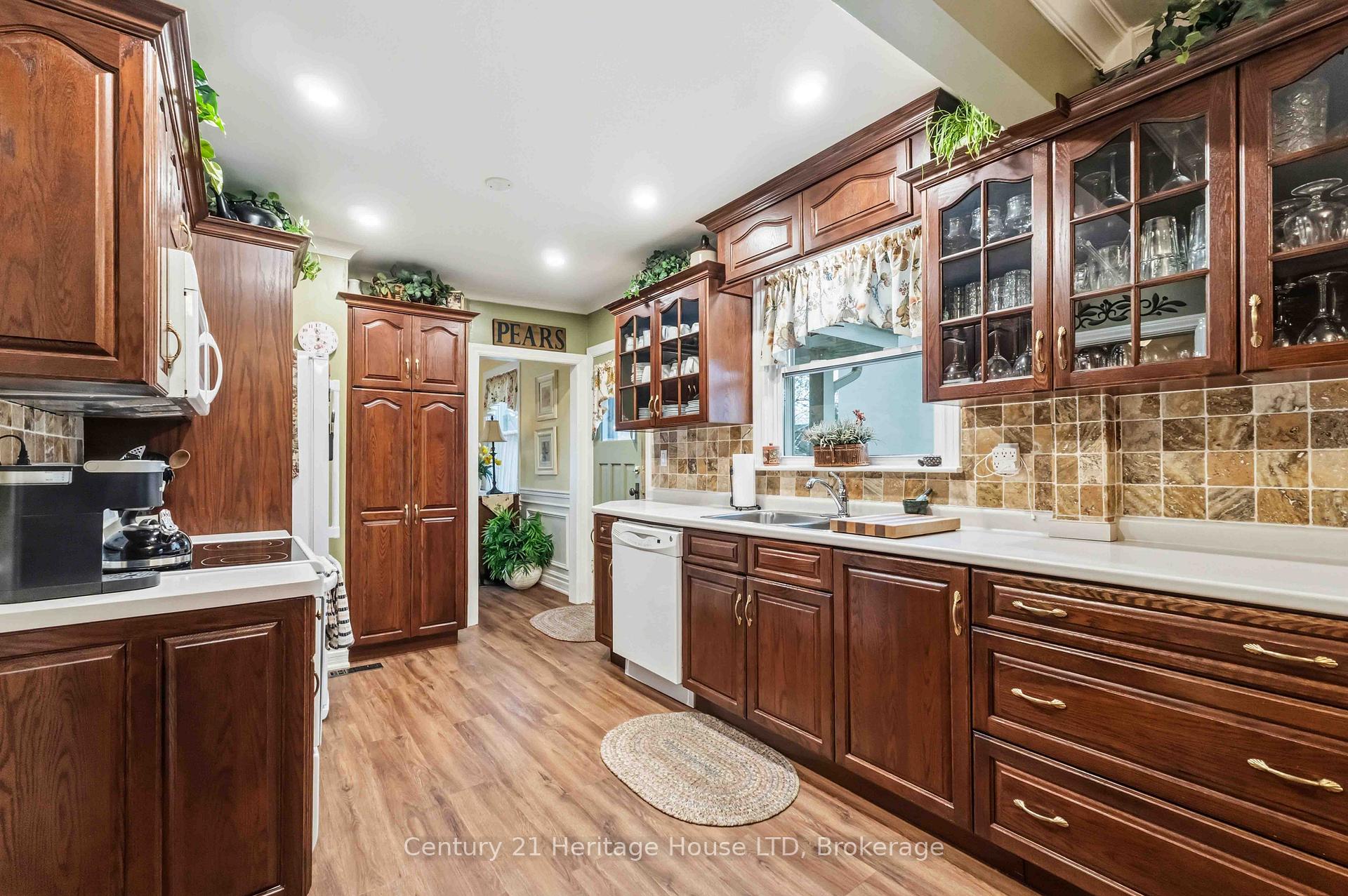 Photo 11 of 25 Glenview Avenue, Welland, Prince Charles — HOMEH
