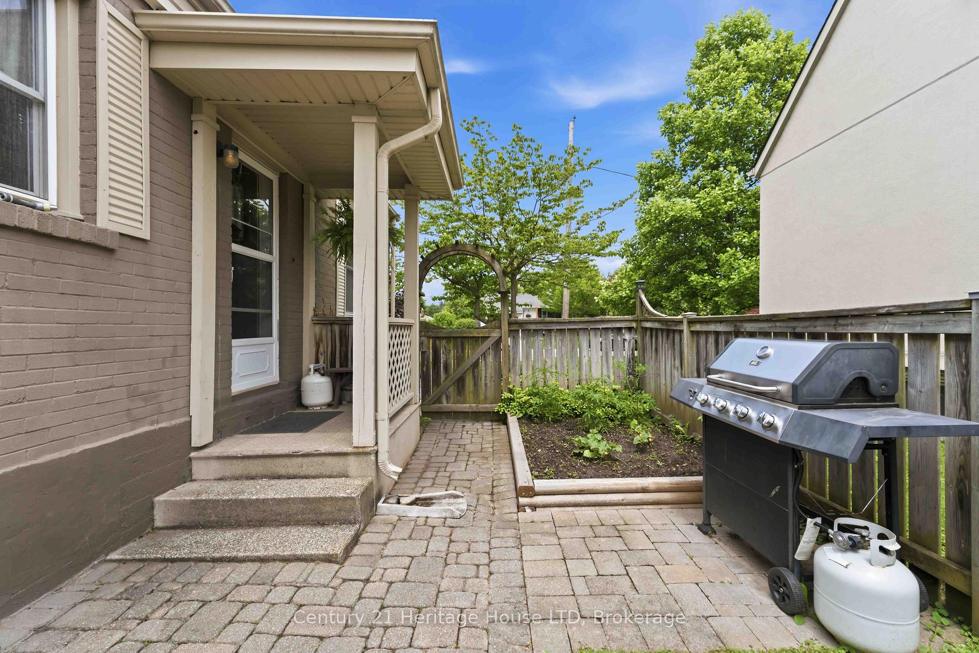 Photo 35 of 25 Glenview Avenue, Welland, Prince Charles — HOMEH