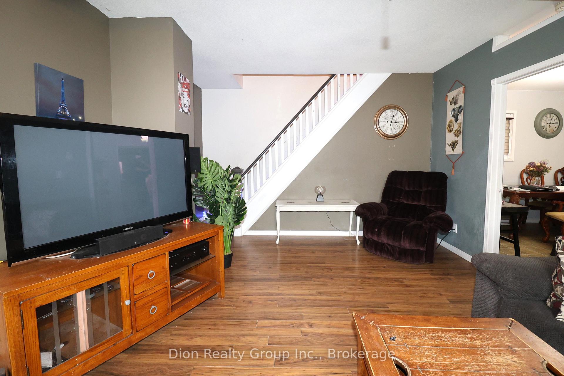 Photo 5 of 92 Fourth Street, Kirkland Lake — HOMEH