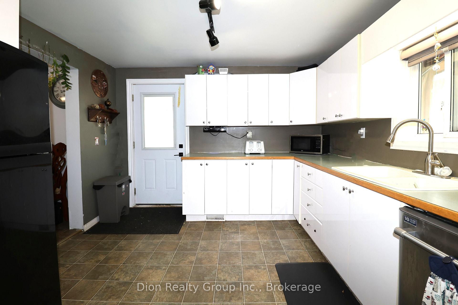 Photo 10 of 92 Fourth Street, Kirkland Lake — HOMEH