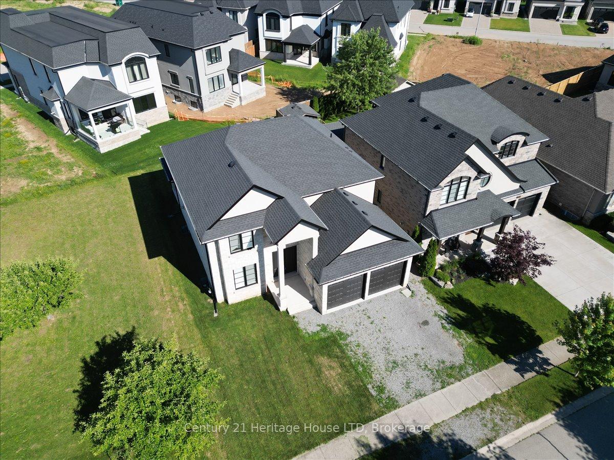 Photo 4 of 2476 Colangelo Drive, Niagara Falls, Stamford — HOMEH