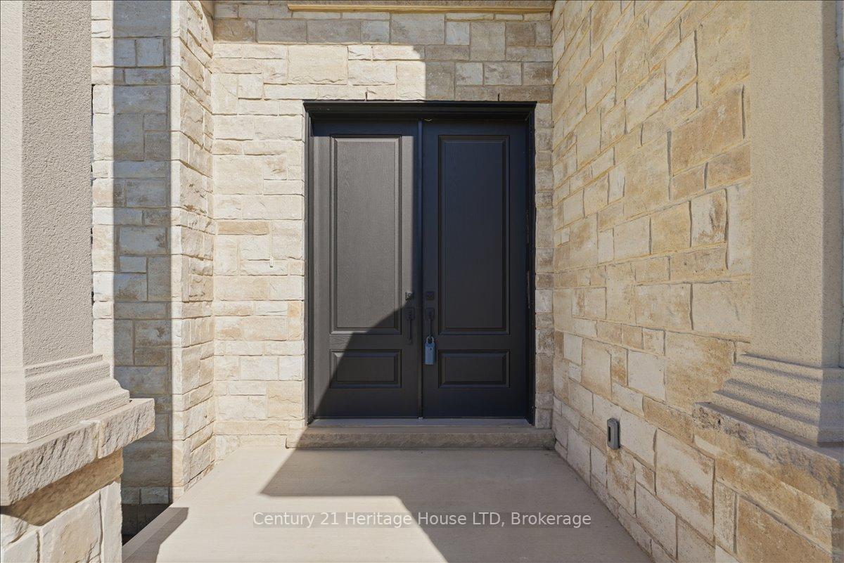 Photo 7 of 2476 Colangelo Drive, Niagara Falls, Stamford — HOMEH