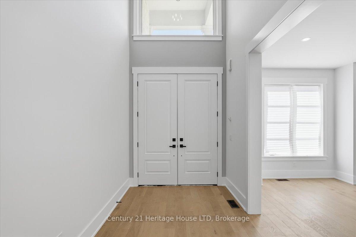 Photo 8 of 2476 Colangelo Drive, Niagara Falls, Stamford — HOMEH