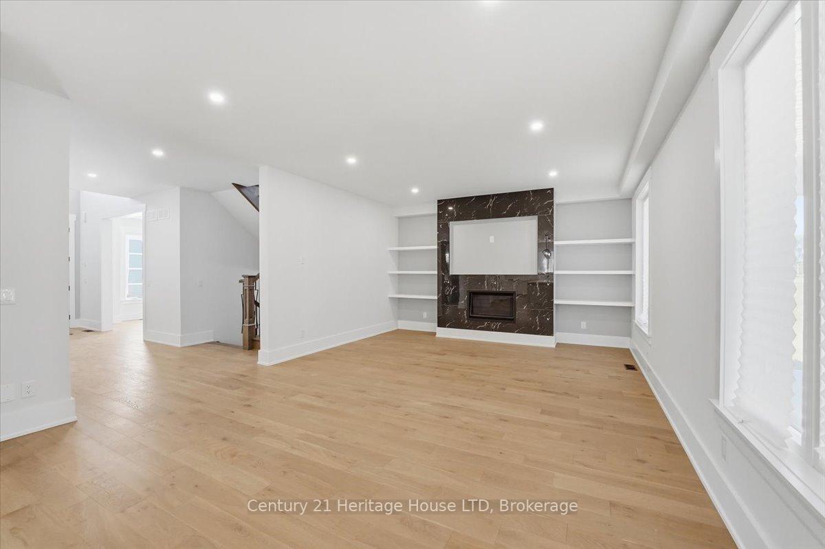 Photo 11 of 2476 Colangelo Drive, Niagara Falls, Stamford — HOMEH
