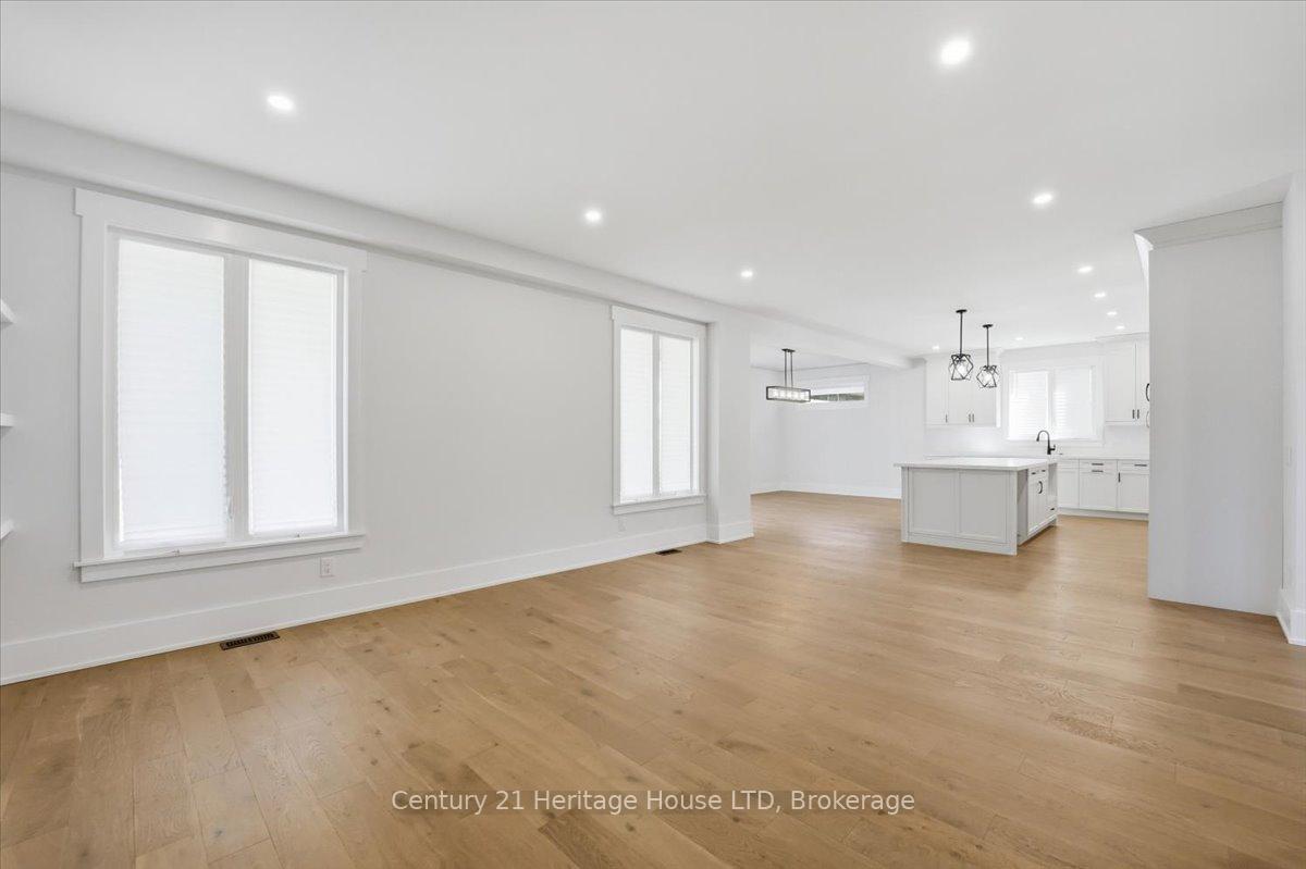 Photo 12 of 2476 Colangelo Drive, Niagara Falls, Stamford — HOMEH