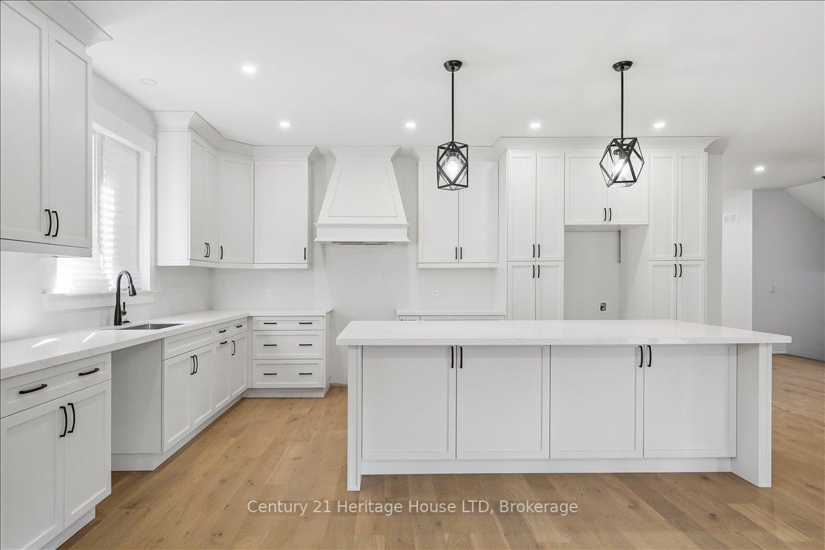 Photo 13 of 2476 Colangelo Drive, Niagara Falls, Stamford — HOMEH
