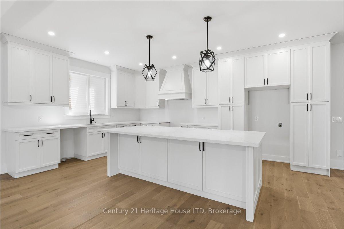 Photo 14 of 2476 Colangelo Drive, Niagara Falls, Stamford — HOMEH