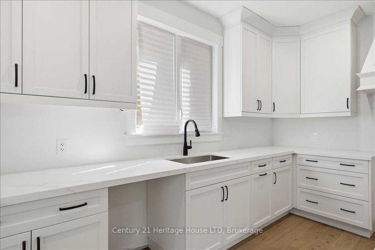 Photo 16 of 2476 Colangelo Drive, Niagara Falls, Stamford — HOMEH