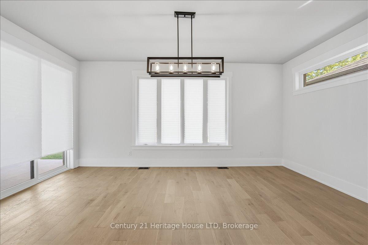 Photo 18 of 2476 Colangelo Drive, Niagara Falls, Stamford — HOMEH