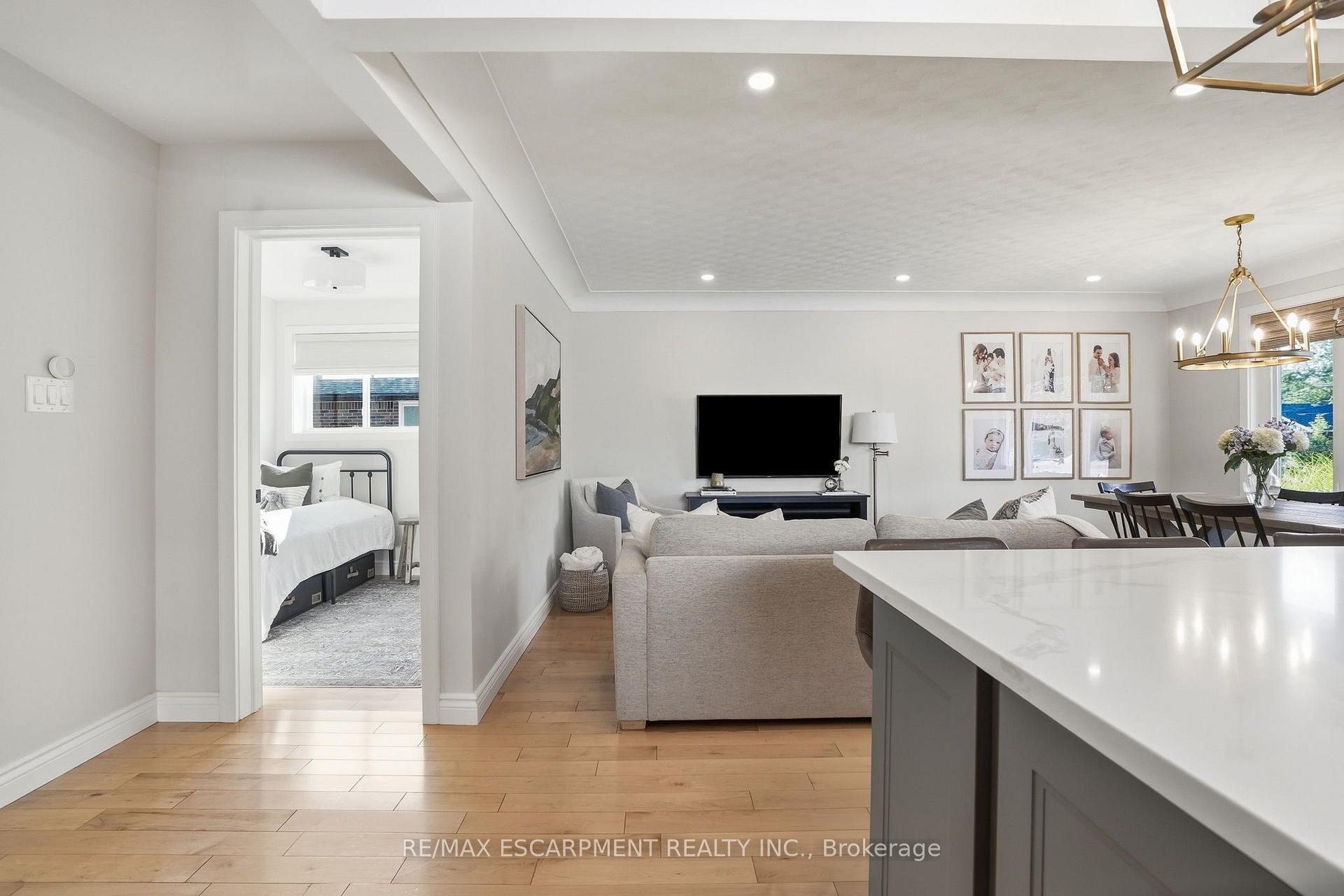 Photo 13 of 1453 Mountain Grove Avenue, Burlington, Mountainside — HOMEH