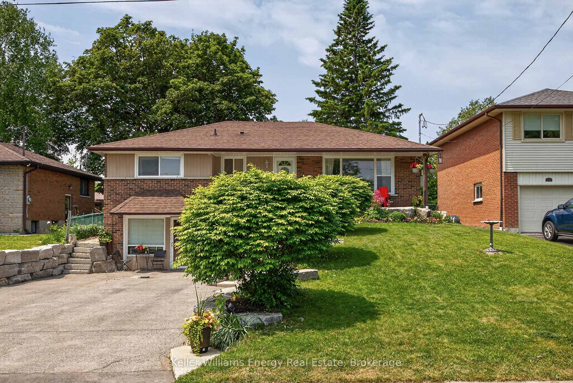 Photo 1 of 405 Bernhard Crescent, Oshawa, O'Neill — HOMEH