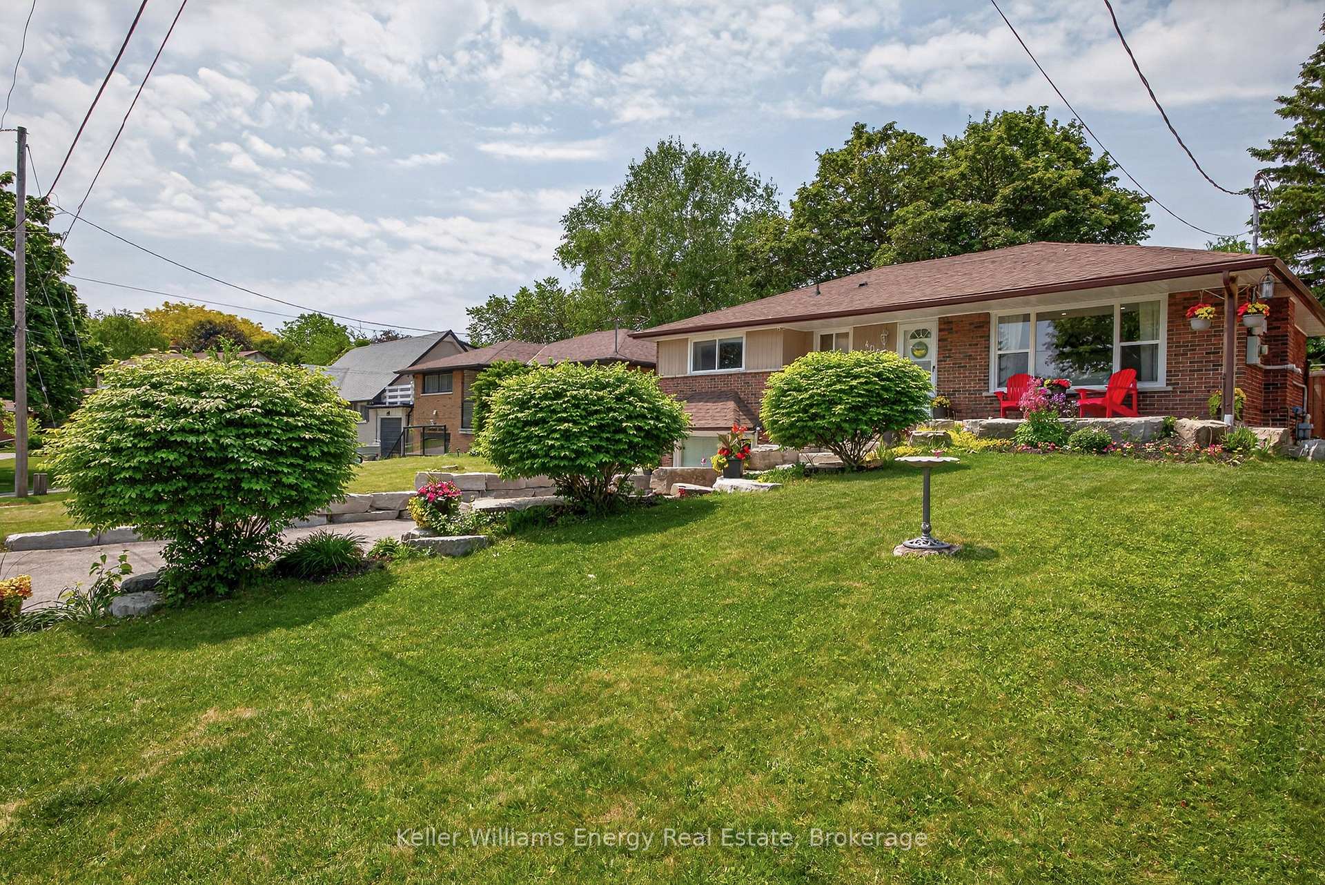 Photo 3 of 405 Bernhard Crescent, Oshawa, O'Neill — HOMEH