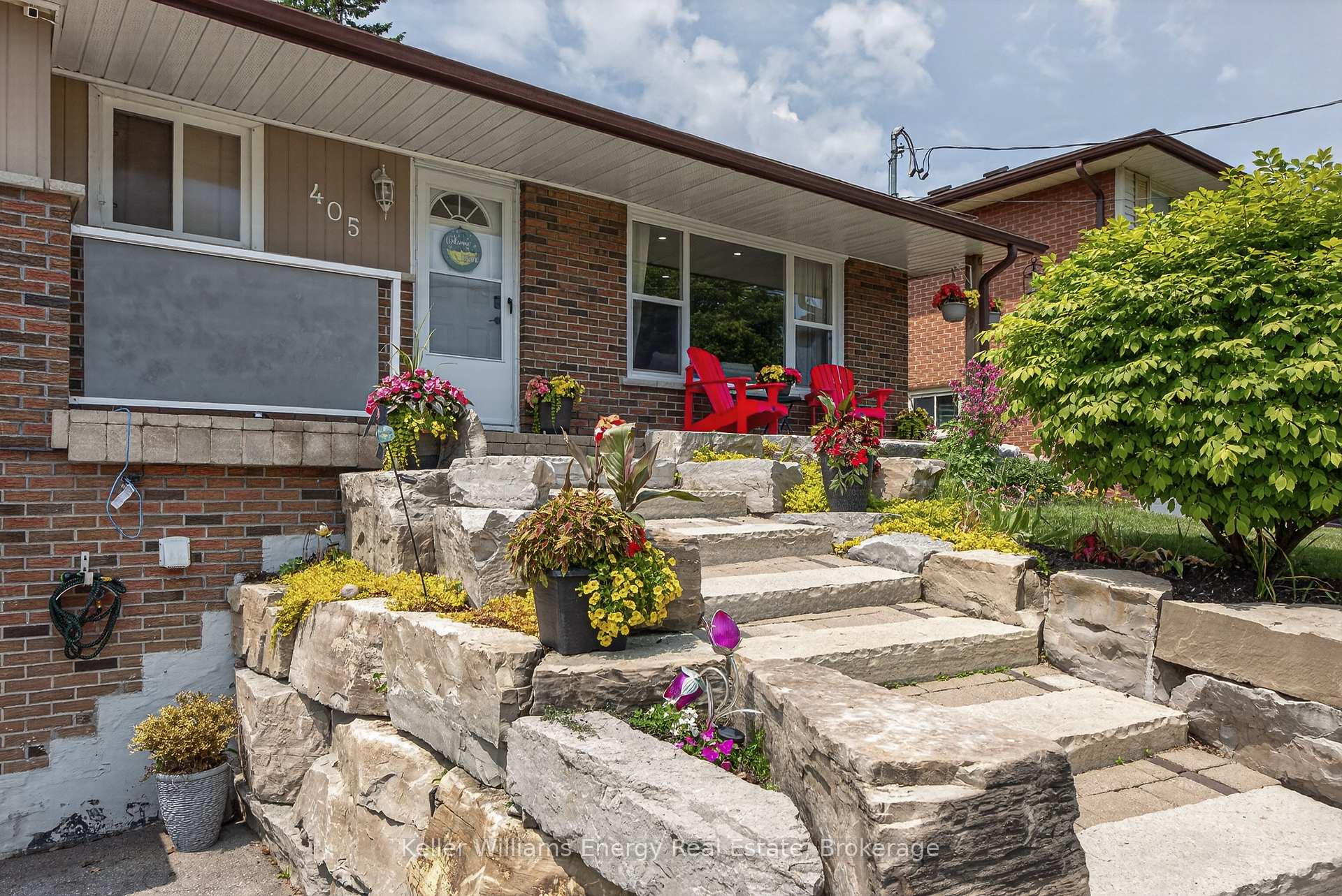 Photo 6 of 405 Bernhard Crescent, Oshawa, O'Neill — HOMEH
